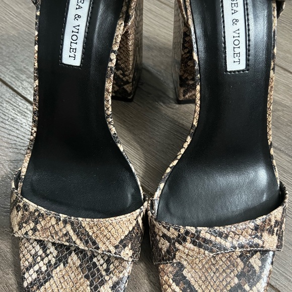 NWT Chelsea & Violet Tara Block Heel - Picture 3 of 8